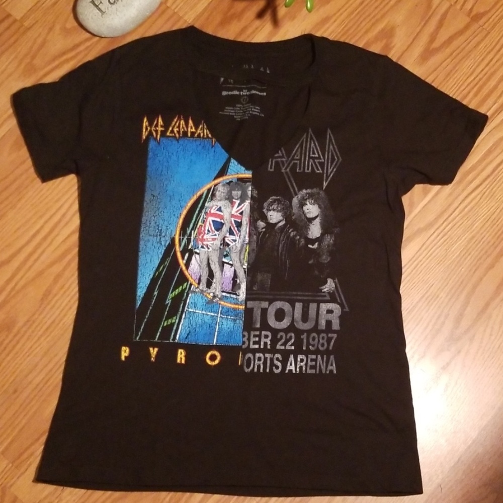 Def leppard t shirt small